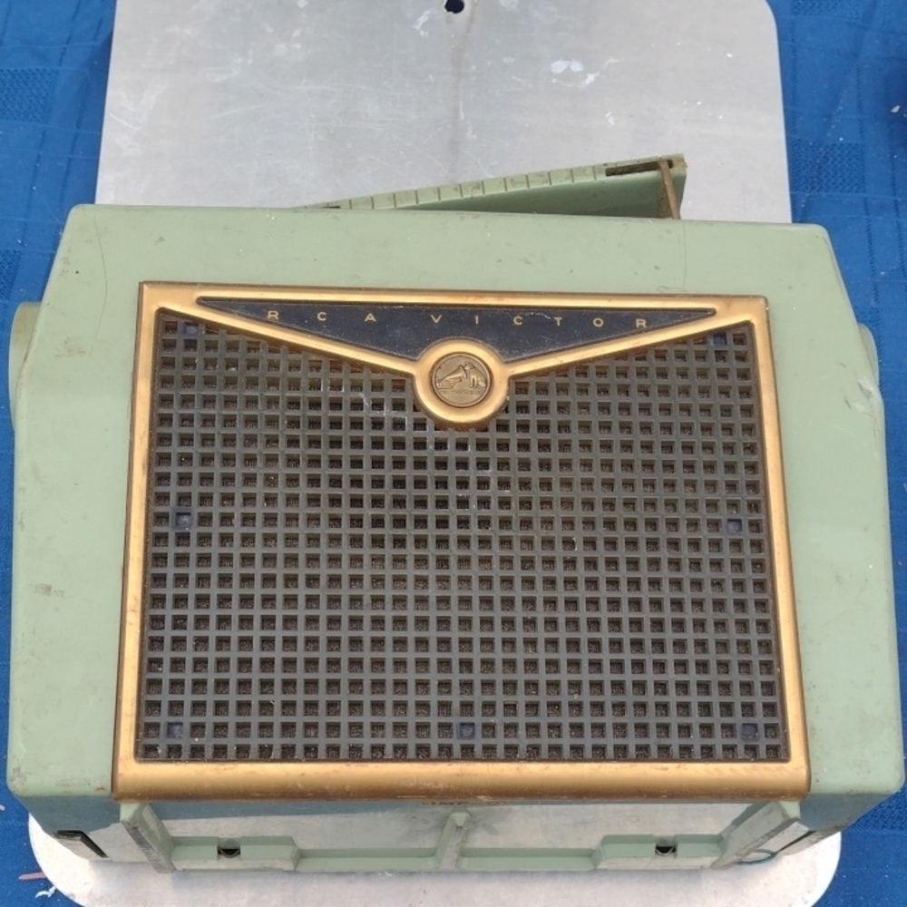 Green Vintage RCA VICTOR AM Radio